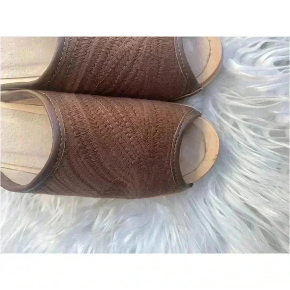 Santa Venetia Shearling Lined Clogs - Picture 4 of 8